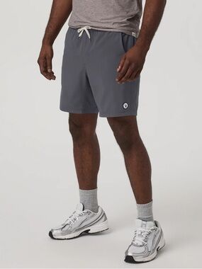 Vuori Kore Short Lined 7" in Charcoal Grey